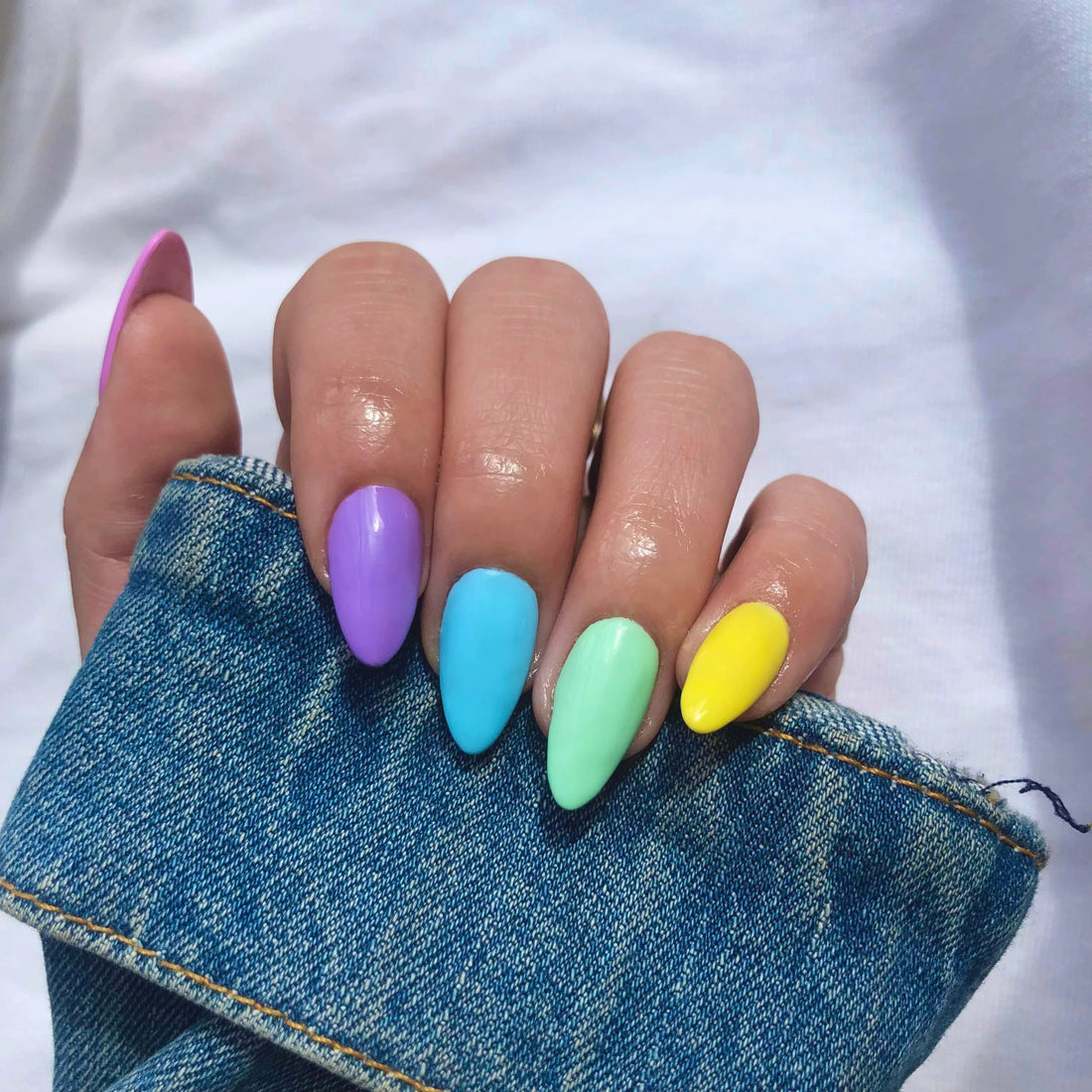 Nageldesign Neon: der helle Trend, den Sie ausprobieren sollten