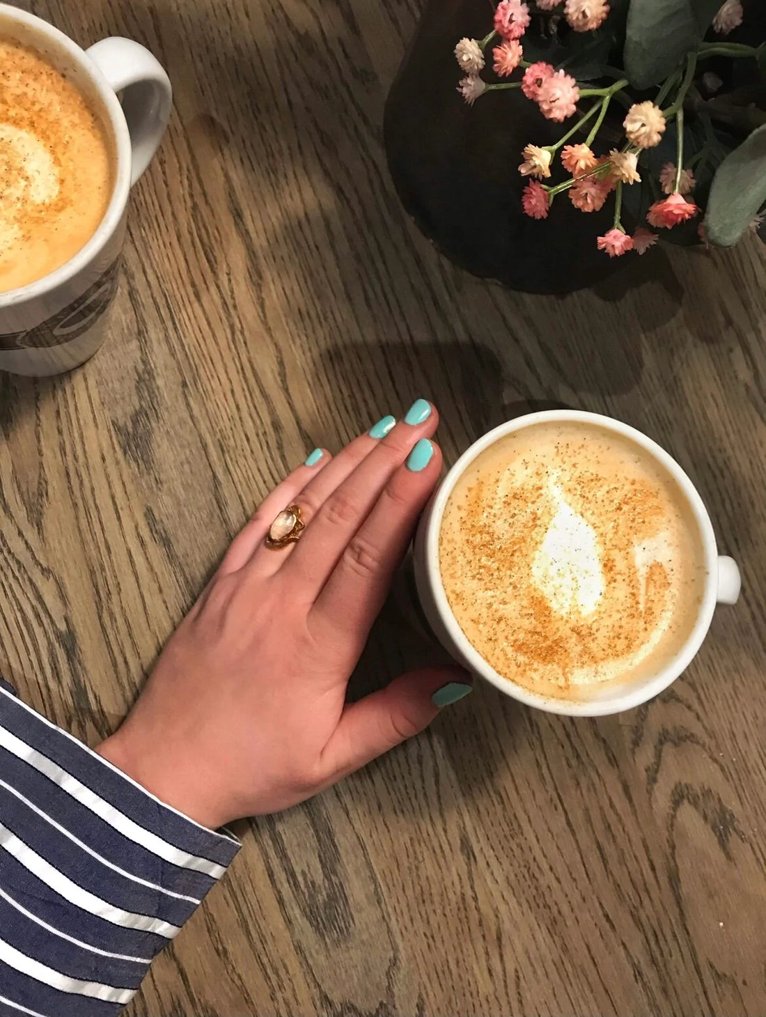 Nageldesign Türkis: fröhliche und trendige Gelnägel