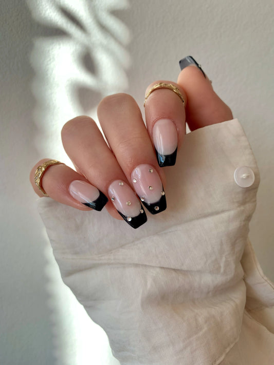 Nageldesign schwarz: neutrale Farbe für alle Gelegenheiten