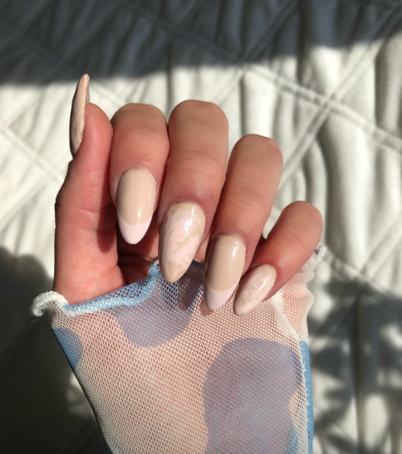 Nageldesign beige: passend für jeden Anlass